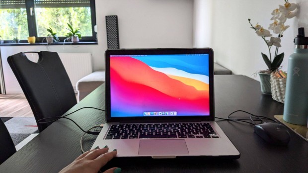 Macbook Pro Retina 13, 8/250 GB ajndk tokkal budapesti tvtellel