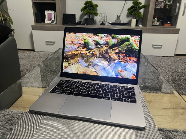 Macbook Pro Retina 2017  i5 7360U 16 GB 256 SSD Magyar + Szmla