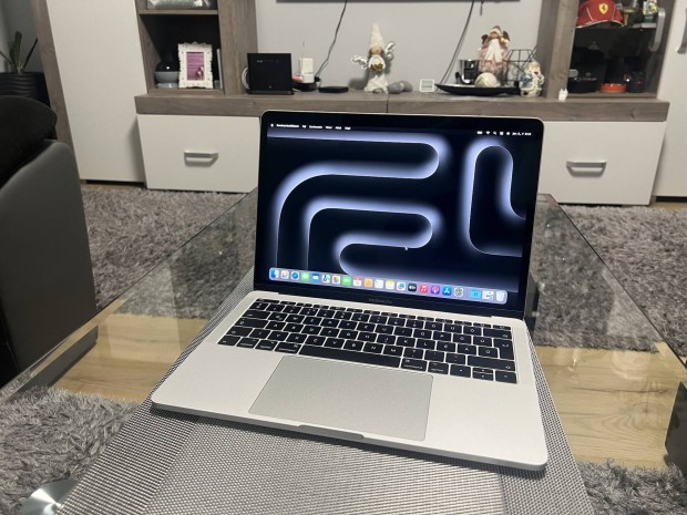 Macbook Pro Retina 2017 i5 7360 8 Gb 256 SSD Silver Magyar