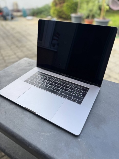 Macbook Pro laptop i7 2017 j llapot ujjlenyomatolvass