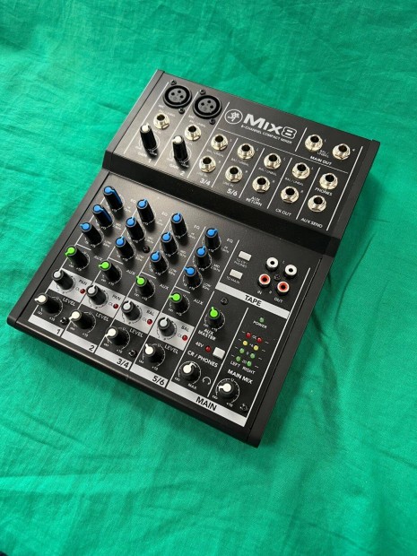 Mackie MiX8 keverpult