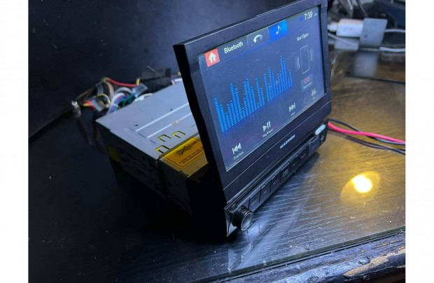 Macrom 7" 1din kihajthat� kijelz�s aut� aut�s r�di� multim�dia GPS