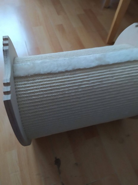 Macska kaparó bútor