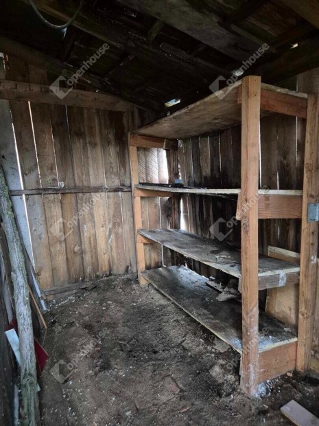 Madárcsicsergős környezetben eladó hétvégi ház