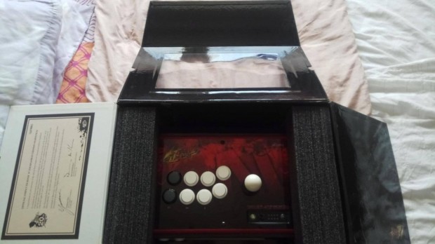 Madcatz Super Street Fighter IV Arcade Stick Tournament Edition