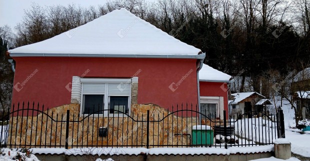 Madercsicserg�s a b�ke sziget�n, elad� k�t szob�s csal�di h�z