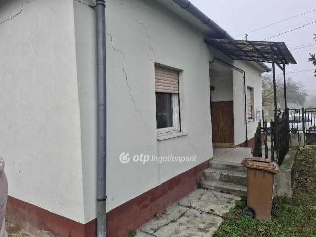 Madocsai elad� 100 nm-es h�z