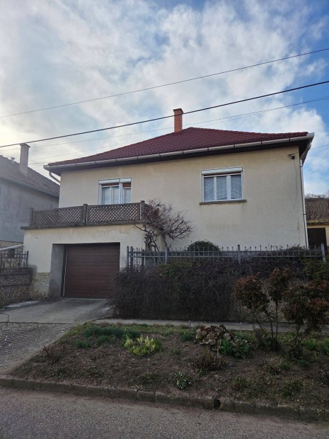 M�don, a T�ncsics utc�ban csal�di h�z elad�!