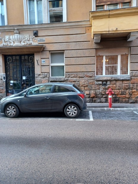 Magnszemlytl Corvin negyedben 8 ker. 35 m2 laks elad .