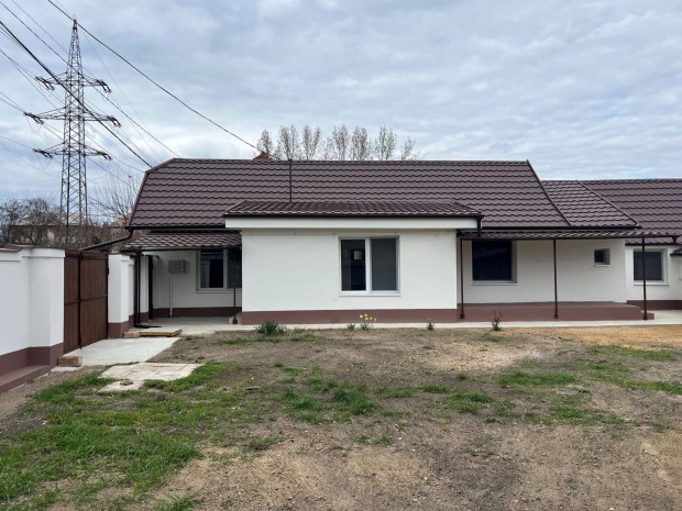 Mag�nszem�lyt�l fel�j�tott csal�dih�z