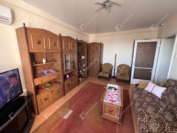 Magasan Sopron v�ros felett, m�gis k�zel mindenhez.