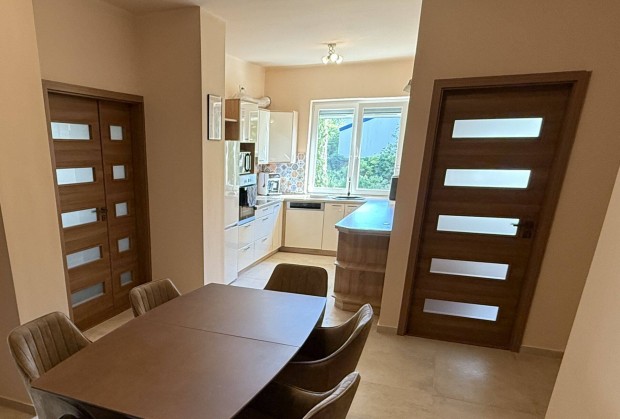 Magasf�ldszinti,Konyha-�tkez�s+3 szob�s,erk�lyes! gar�zzsal+t�rol�val