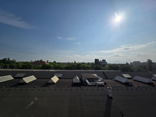 Magdolna negyedben, vil�gos, fel�j�tand� lak�s elad�!