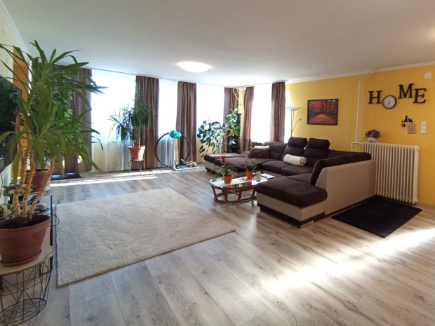 Magld, Bezerdi utca kzeli utca, 170 m2-es, csaldi hz, 5+1