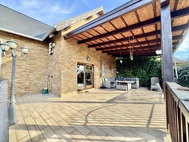 Magl�di elad� 100 nm-es h�z