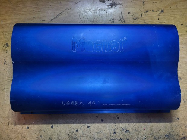 Magnat Cobra 400 erősítő