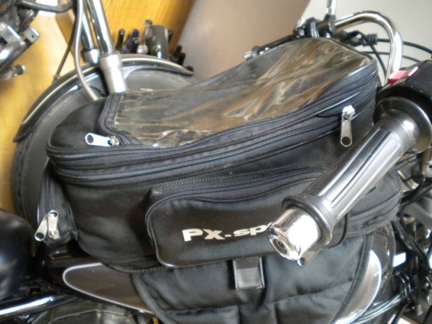Mágneses motoros tanktáska