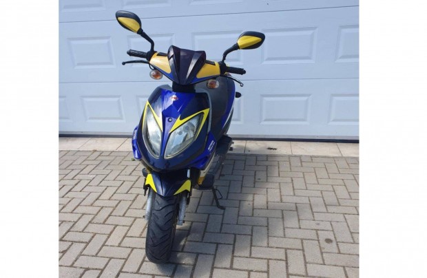 Magnet Sport robog elad