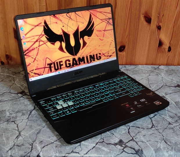 Magyar Gamming izom Laptop j llapotban!