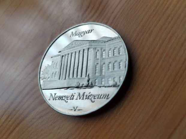 Magyar Nemzeti Mzeum ezstztt 2010-es naptr rme