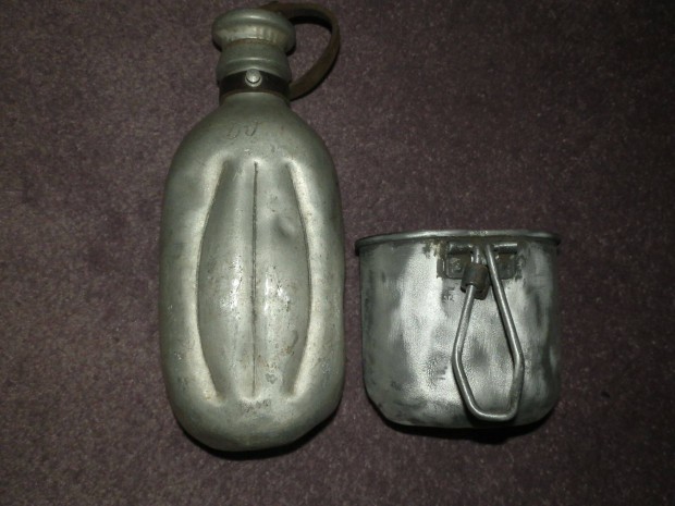 Magyar katonai kulacs és ivópuhár gyűjteménybe