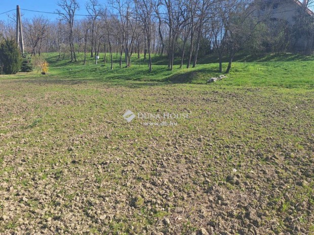 Magyaralm�si 1377 nm-es telek elad�