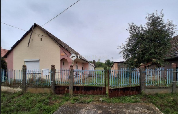 Magyarkeszii elad� 58 nm-es h�z