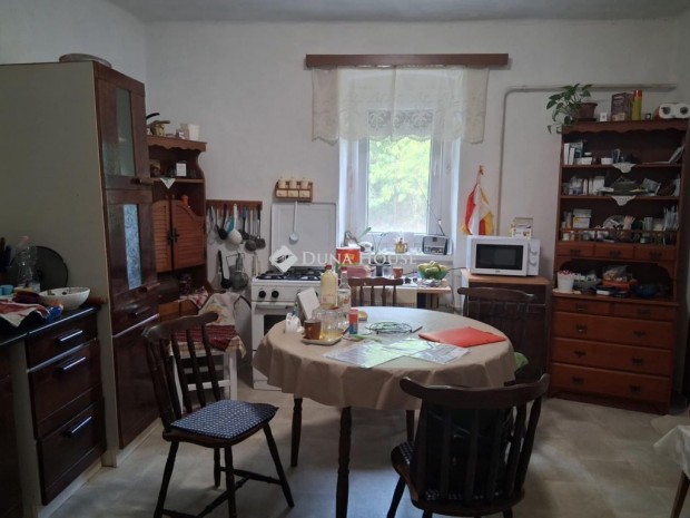 Magyarkeszii elad� 64 nm-es h�z