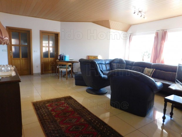 Magyarsz�ken nagycsal�dosok r�sz�re fel�j�tott csal�di h�z!