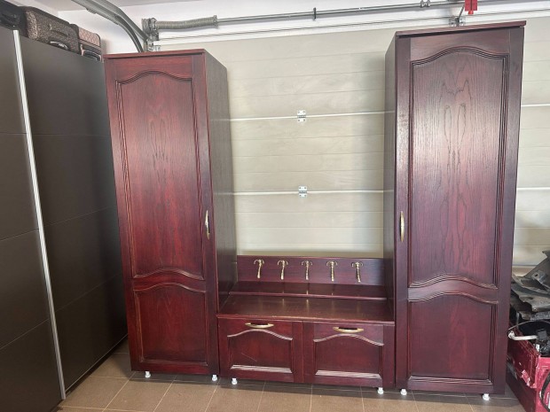 Mahag�ni el�szoba szekr�ny