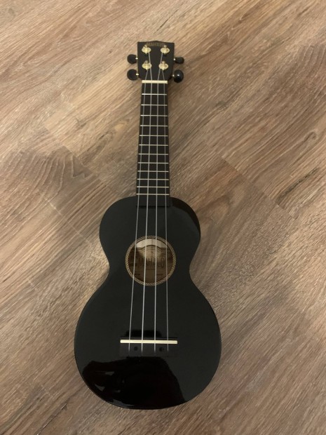 Mahalo MR1 ukulele