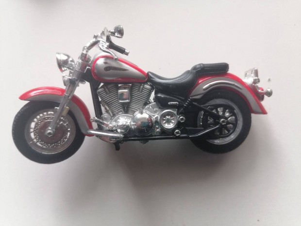 Maisto 2001 Yamaha Road Star 1:18 Motor Modell