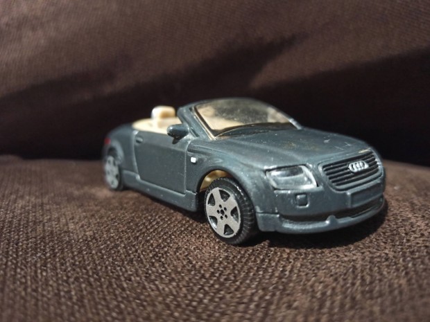 Maisto Audi TT Roadster (1:43)