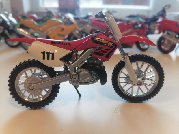 Maisto Honda CR 250 R 1:18 Motor Modell