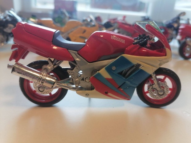 Maisto Yamaha Fzr600 1:18 Motor Modell