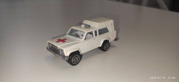 Majorette Jeep Cherokee Ambulance