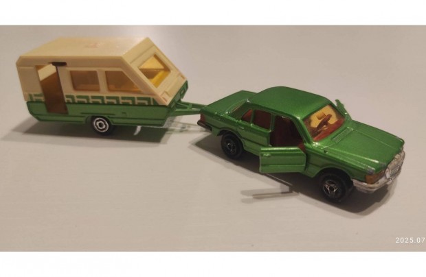 Majorette Mercedes 450 SE lakókocsival