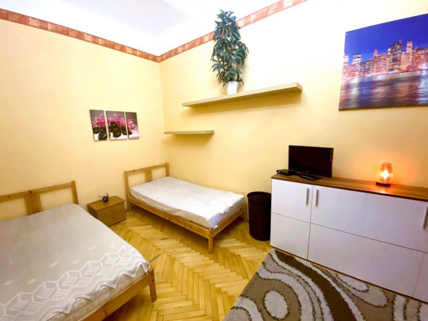 Májusban költözhető, Deák téri szoba, akár 2 főre, ugyanezen az áron