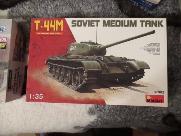 Makett Szovjet tank makett