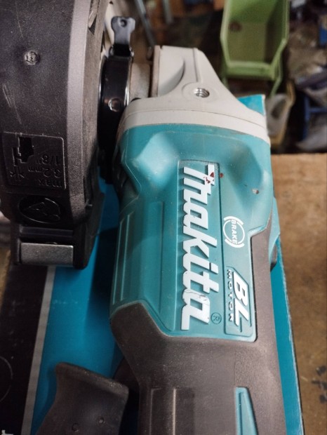 Makita 18v-os akkus sarokcsiszol 