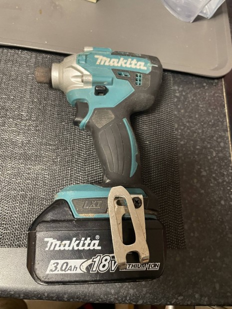 Makita 1/4-es tvecsavaroz egy akkuval elad