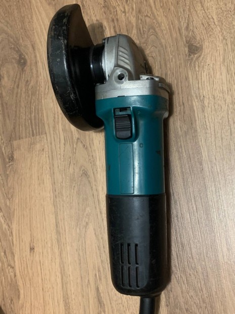 Makita 9558HN sarokcsiszol