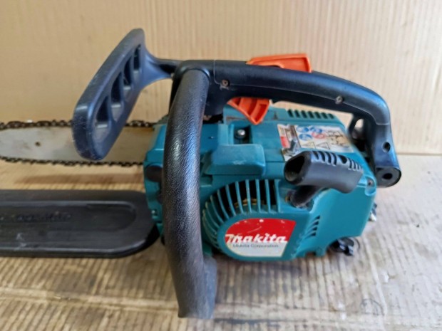 Makita DCS330 egykezes lncfrsz