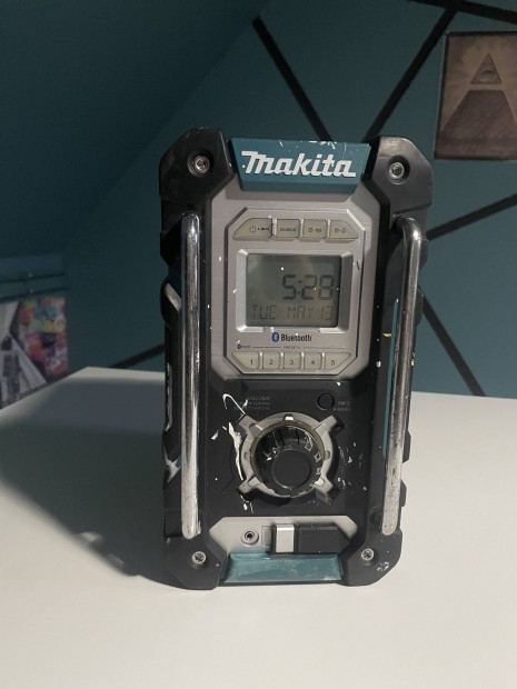 Makita DMR 108