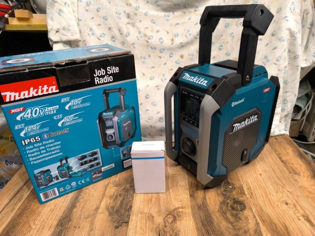 Makita MR006GZ