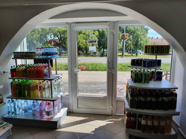 Mak� Kossuth u.48 m2 �zlet, befektet�knek, b�rl�vel elad�