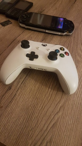 Makultlan  Xbox  kontroller elad Pcsett !