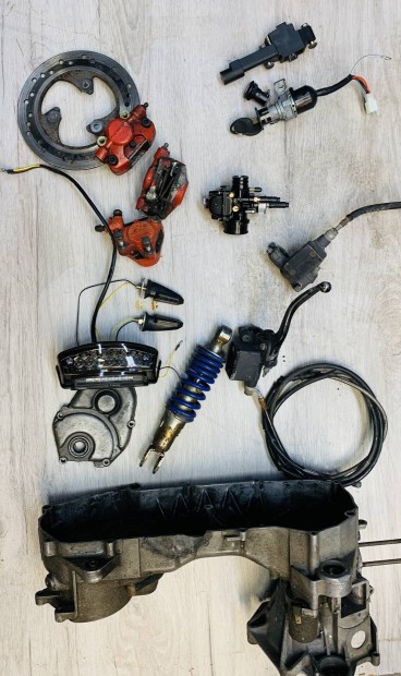 Malaguti F12 alkatr�szek 