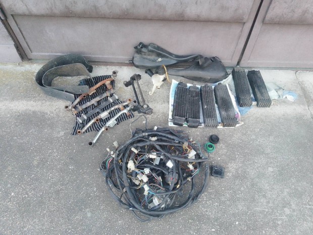 Malaguti F12 alkatr�szek egybe