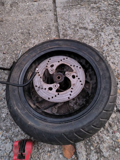 Malaguti F12 els� ker�k + els� f�k